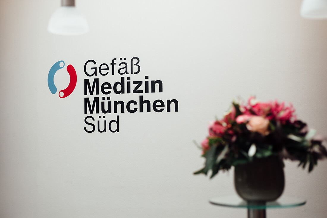 Gefäßmedizin München Süd - Bernheim - Praxis - Logo und Blumen